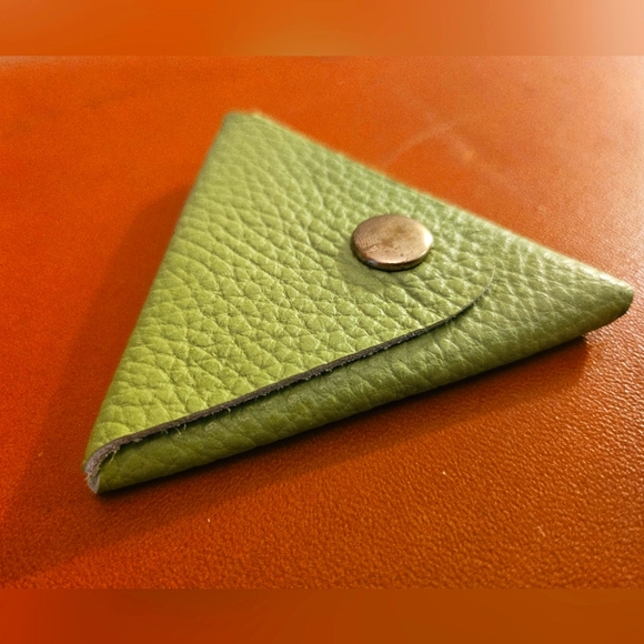 Vintage 1980's Green Leather Triangle Coin Purse | Size Mini - Picture 1 of 7